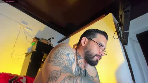 Snapshot of camilomayer chatting on 10/05/25, 02:04 Camilo online show from 10/05/25, 02:04