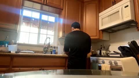 camilooo_cb online show from 10/28/25, 07:05