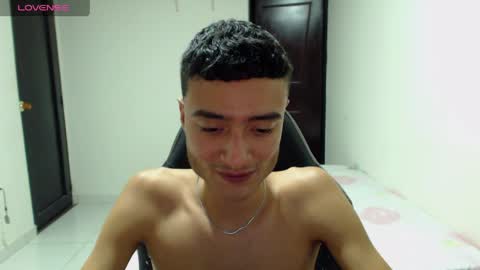 Snapshot of camiloyw2 chatting on 04/07/26, 12:22 CAMILO online show from 04/07/26, 12:22