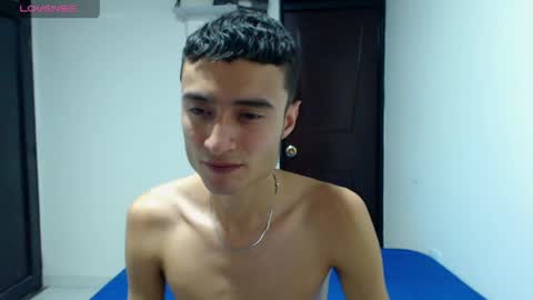 Snapshot of camiloyw2 chatting on 04/13/26, 01:00 CAMILO online show from 04/13/26, 01:00