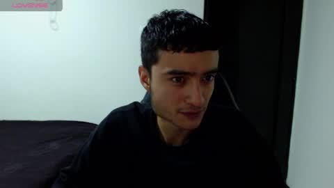 Snapshot of camiloyw2 chatting on 04/27/26, 11:19 CAMILO online show from 04/27/26, 11:19