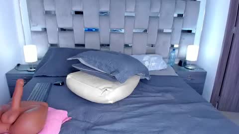 Camila online show from 10/11/25, 01:16