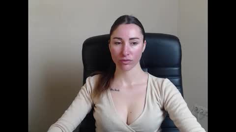 Snapshot of cammila_horn chatting on 02/04/26, 06:41 cammila horn online show from 02/04/26, 06:41