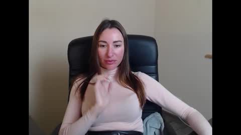 Snapshot of cammila_horn chatting on 02/10/26, 06:28 cammila horn online show from 02/10/26, 06:28