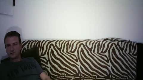 Snapshot of camx0000 chatting on 12/17/25, 04:02 Mark online show from 12/17/25, 04:02