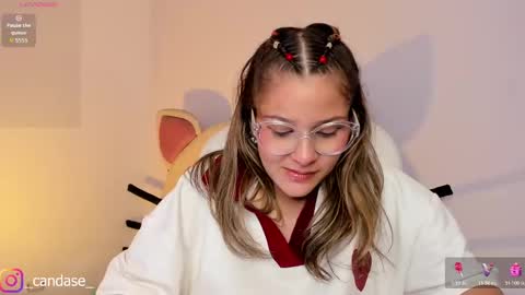 Snapshot of candase_ chatting on 11/22/25, 04:00 Candase online show from 11/22/25, 04:00