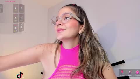 Snapshot of candase_ chatting on 11/25/25, 12:54 Candase online show from 11/25/25, 12:54