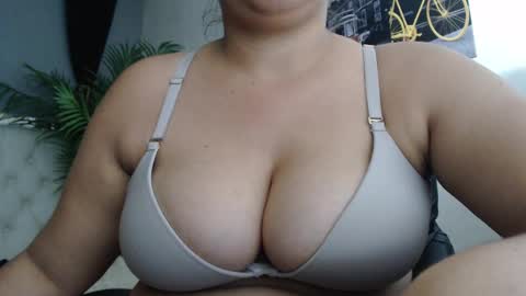 Candy  online show from 09/19/25, 01:01