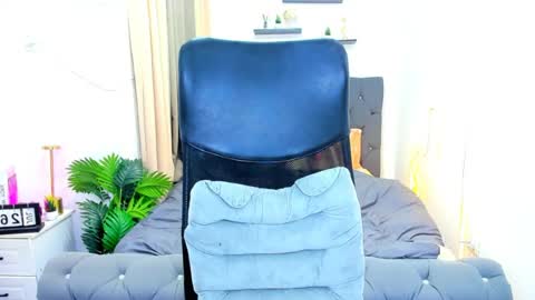 candiceferragamo online show from 07/28/26, 03:21