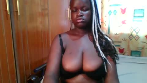 Snapshot of candie_love chatting on 02/14/25, 05:51 Spencer online show from 02/14/25, 05:51