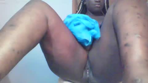 Snapshot of candie_love chatting on 02/25/25, 03:27 Spencer online show from 02/25/25, 03:27