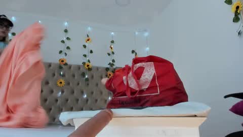 Candie  online show from 09/15/25, 11:54