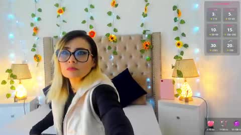 Candie  online show from 09/28/25, 12:43