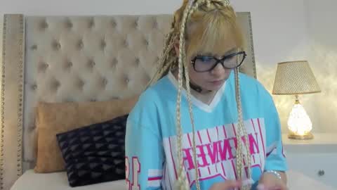 Snapshot of candiegilson__ chatting on 12/01/25, 11:15 Candie online show from 12/01/25, 11:15