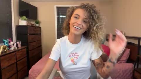 Snapshot of candimay101 chatting on 10/30/25, 01:45 Candi may online show from 10/30/25, 01:45