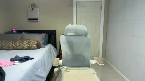 Candi may online show from 06/23/26, 05:16