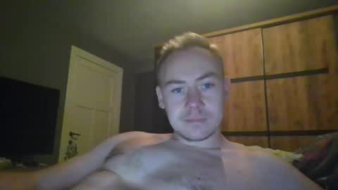 Snapshot of candy_boy_xoxo chatting on 11/19/25, 05:35 candy_boy_xoxo online show from 11/19/25, 05:35