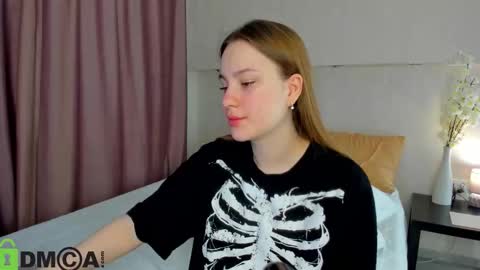 Snapshot of candy_cansew chatting on 10/25/25, 01:35 Candy online show from 10/25/25, 01:35