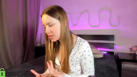 Snapshot of candy_cansew chatting on 11/08/25, 01:17 Candy online show from 11/08/25, 01:17