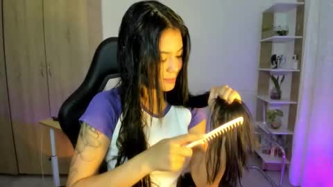 Snapshot of candy_hes chatting on 11/13/25, 08:19 Nickol online show from 11/13/25, 08:19