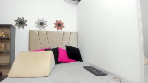 liss sophia online show from 09/27/25, 12:04