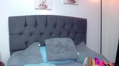 Snapshot of candy_lux_ chatting on 09/19/25, 09:37 Candy online show from 09/19/25, 09:37