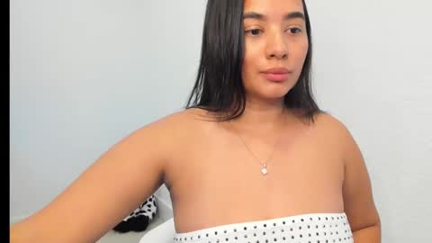 Snapshot of candy_paradise55 chatting on 02/25/25, 10:29 Camila online show from 02/25/25, 10:29
