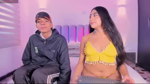 Snapshot of candyandmarilyn chatting on 11/16/25, 09:09 and MarilynHot online show from 11/16/25, 09:09