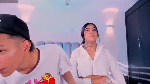 Snapshot of candyandmarilyn chatting on 11/17/25, 09:09 and MarilynHot online show from 11/17/25, 09:09