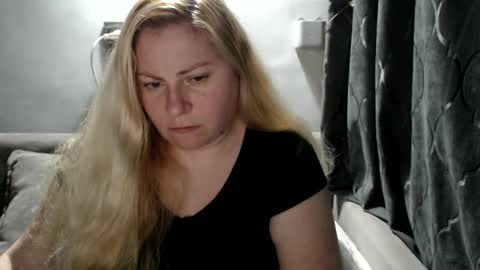 Laura online show from 01/09/25, 03:01