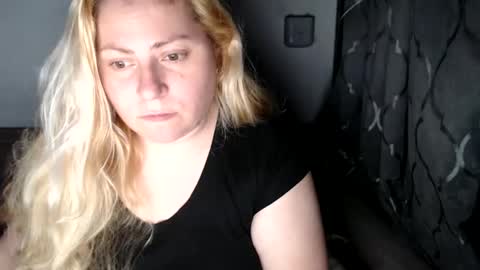 Laura online show from 01/11/25, 02:47