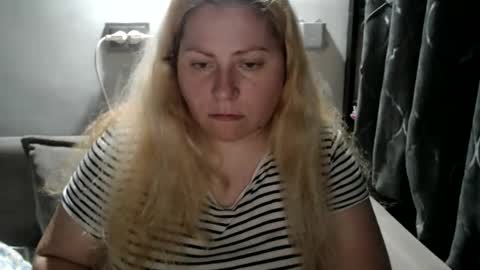 Laura online show from 01/12/25, 04:08