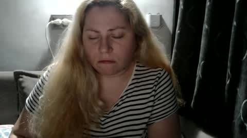 Laura online show from 01/12/25, 07:10
