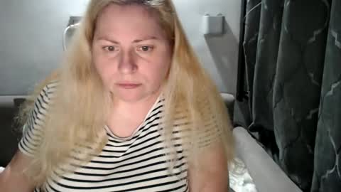 Laura online show from 01/12/25, 10:33