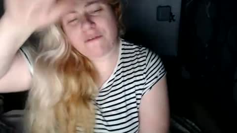 Laura online show from 01/30/25, 02:25