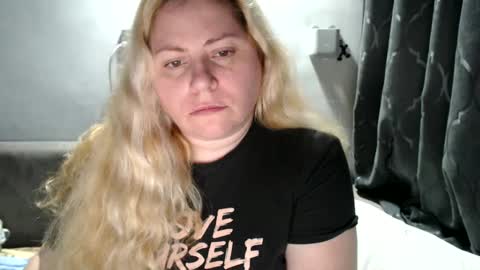 Laura online show from 02/15/25, 11:14