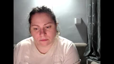 Laura online show from 12/02/25, 02:01