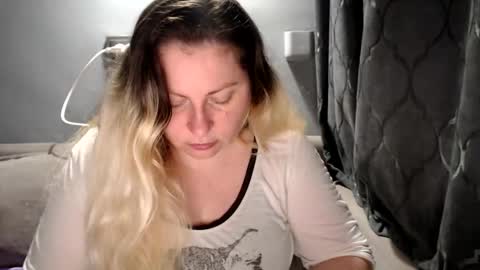Laura online show from 05/04/26, 03:35
