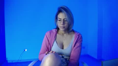 Snapshot of candydowson1 chatting on 09/23/25, 10:40 Candy Dowson online show from 09/23/25, 10:40