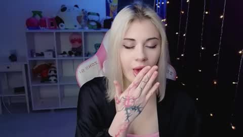 Snapshot of candyhannah chatting on 11/14/25, 05:33 You can call me HH online show from 11/14/25, 05:33