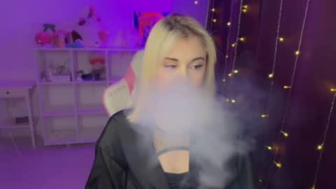 Snapshot of candyhannah chatting on 11/27/25, 03:47 You can call me HH online show from 11/27/25, 03:47