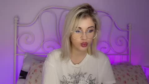 Snapshot of candyhannah chatting on 11/28/25, 04:20 You can call me HH online show from 11/28/25, 04:20