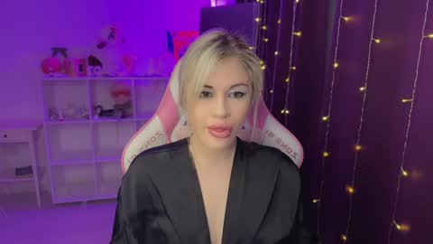 Snapshot of candyhannah chatting on 11/29/25, 04:10 You can call me HH online show from 11/29/25, 04:10