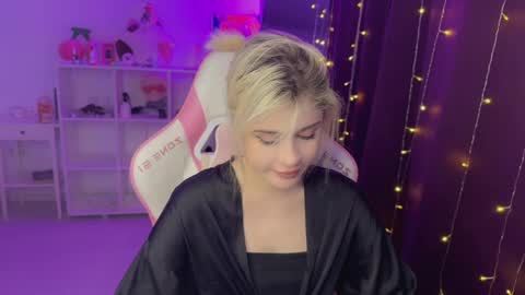 Snapshot of candyhannah chatting on 12/14/25, 06:01 You can call me HH online show from 12/14/25, 06:01