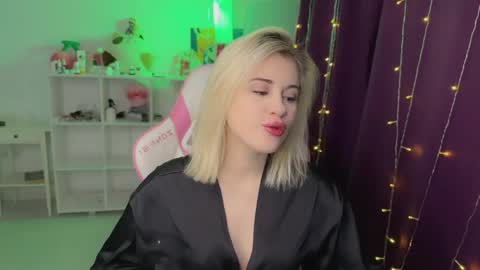 Snapshot of candyhannah chatting on 12/15/25, 05:39 You can call me HH online show from 12/15/25, 05:39