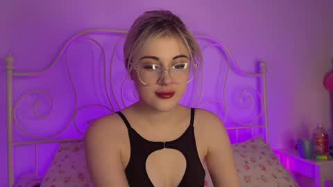 Snapshot of candyhannah chatting on 12/16/25, 05:51 You can call me HH online show from 12/16/25, 05:51