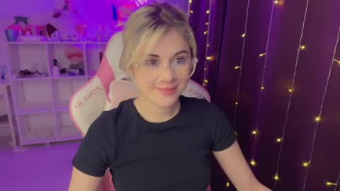 Snapshot of candyhannah chatting on 12/17/25, 07:31 You can call me HH online show from 12/17/25, 07:31