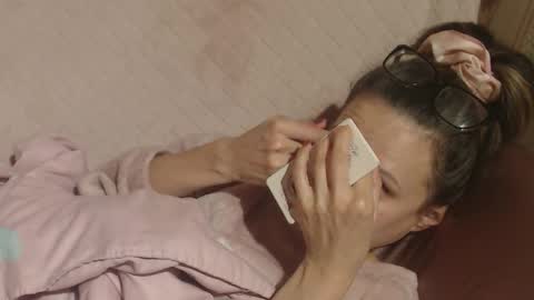 Snapshot of candylady136 chatting on 11/26/25, 02:01 say meow and send tip online show from 11/26/25, 02:01