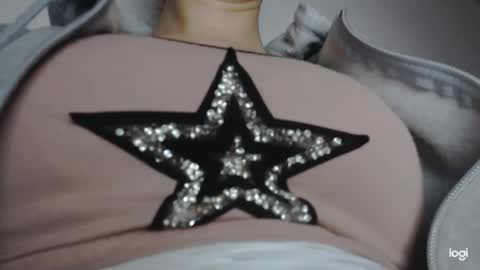 Snapshot of candymilfff chatting on 12/16/24, 04:34 candymilfff online show from 12/16/24, 04:34