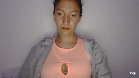 Snapshot of candymilfff chatting on 12/17/24, 03:39 candymilfff online show from 12/17/24, 03:39